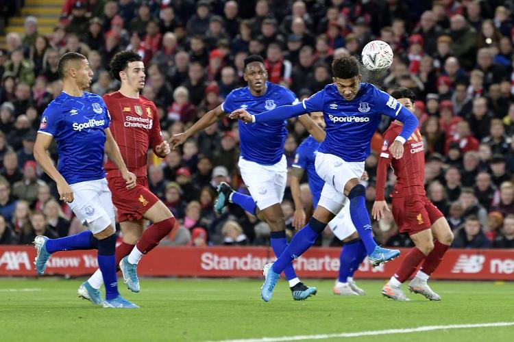 皇马2-1马竞！21次进西超杯决赛 与巴萨争冠 巴尔韦德任意球破门